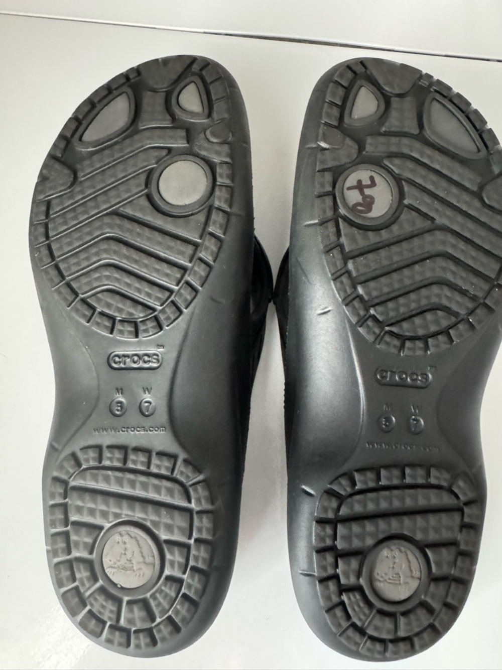 CROCS Black Dual-Comfort Flip Sandals - Picture 5 of 6